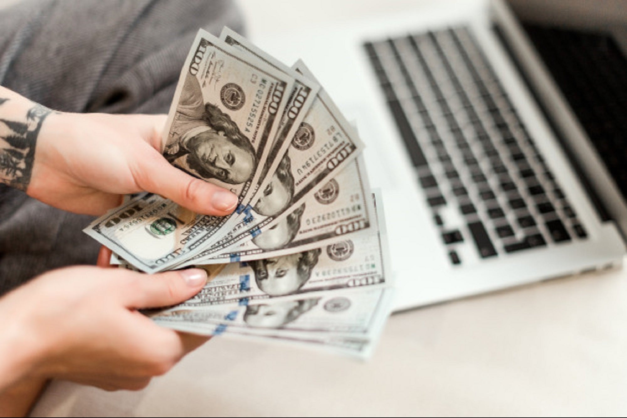 Ways to earn money from home and achieve financial independence.